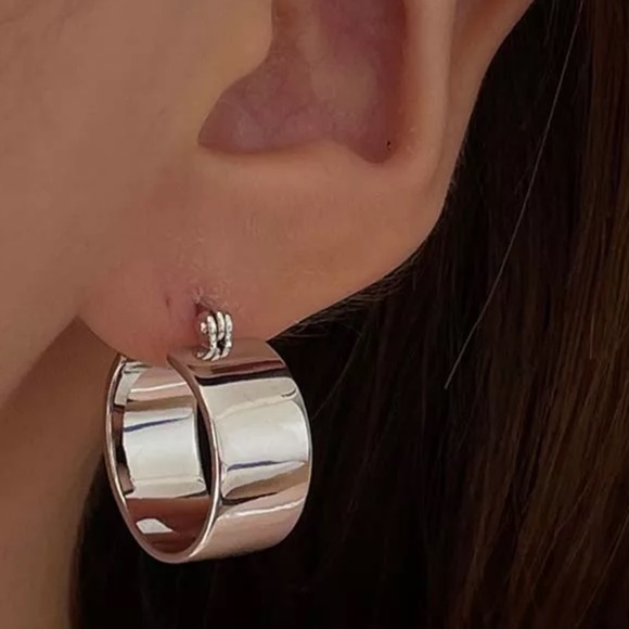 GP Round Hoop Earrings - Picture 2 of 4